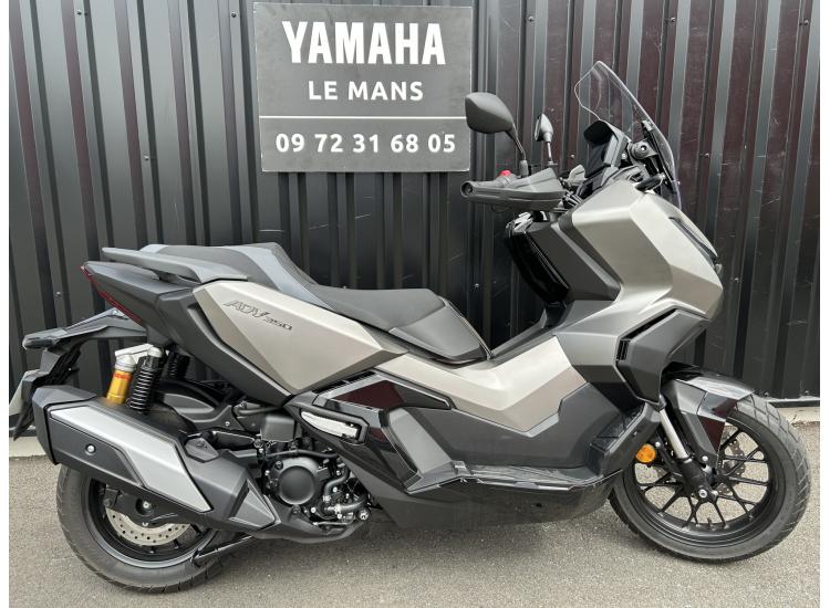 HONDA ADV 350 seulement 2500 kms 