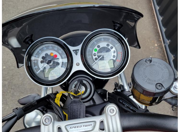 TRIUMPH SPEED TWIN 1200