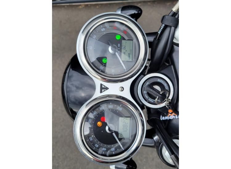 TRIUMPH Bonneville T120 Black