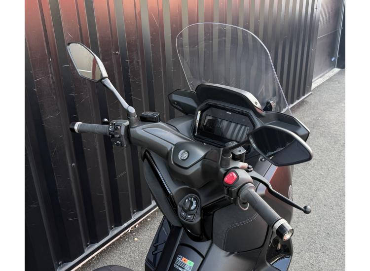 XMAX 125 TECH MAX +
