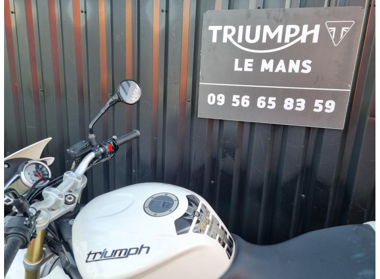 TRIUMPH STREET TRIPLE 675