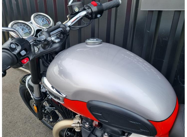 TRIUMPH BONNEVILLE T100 BRIDEE A2