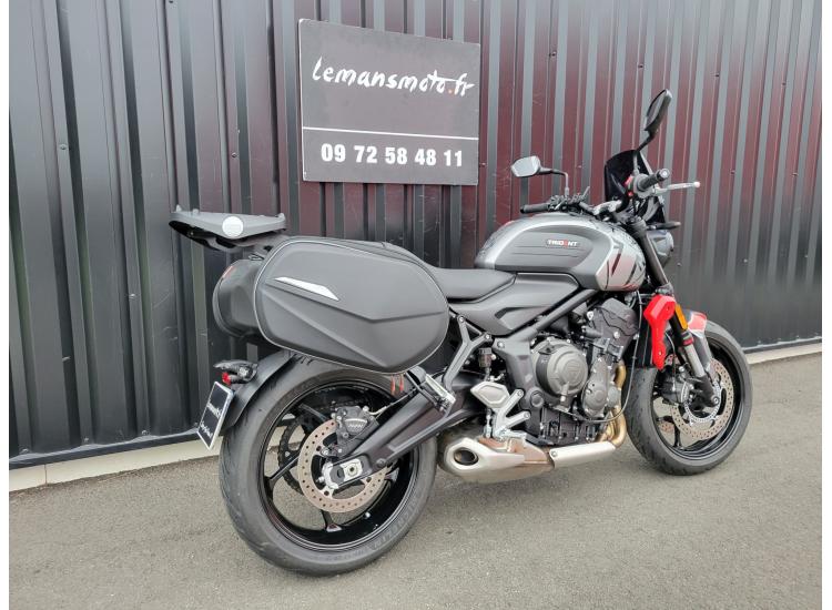 TRIUMPH TRIDENT 660