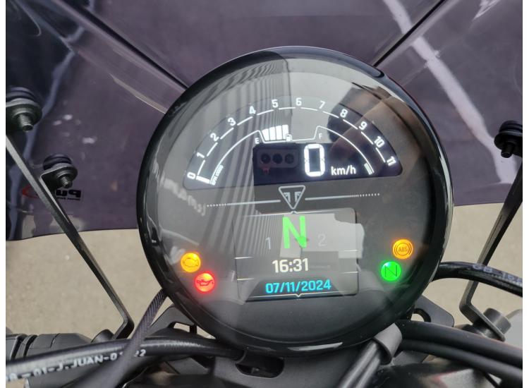 TRIUMPH TRIDENT 660