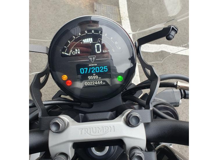 TRIUMPH TRIDENT 660 