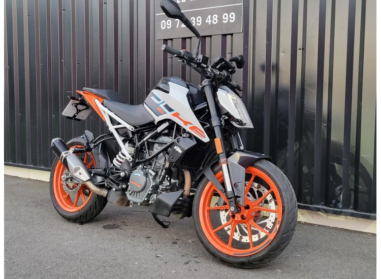 KTM 125 DUKE   1ERE MAIN  SEULEMENT 2900 KILOMETRES