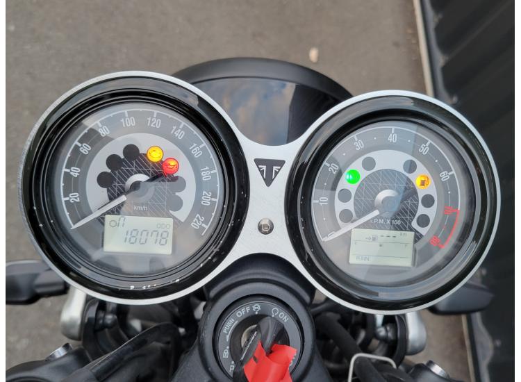 TRIUMPH SPEED TWIN 1200