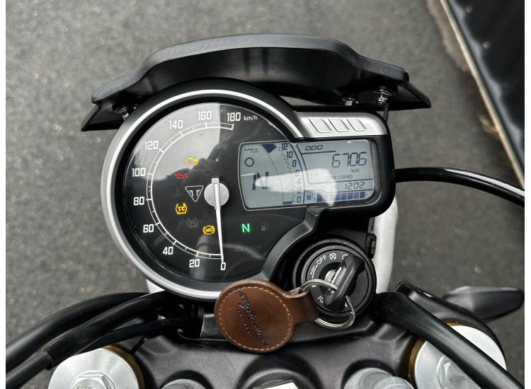 TRIUMPH SCRAMBLER 400 X