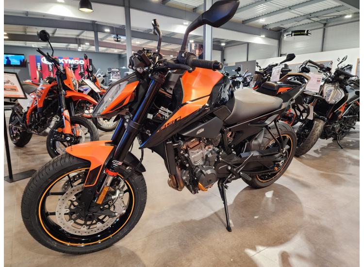 KTM 890 DUKE