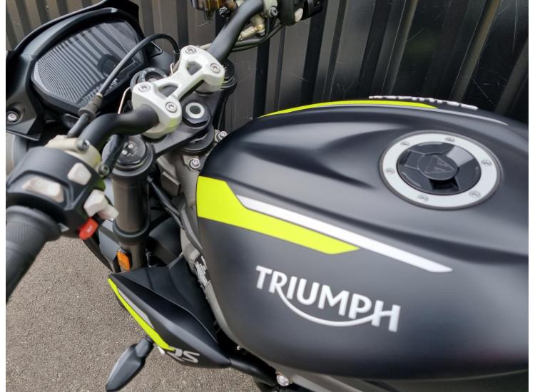 TRIUMPH STREET TRIPLE 765 RS