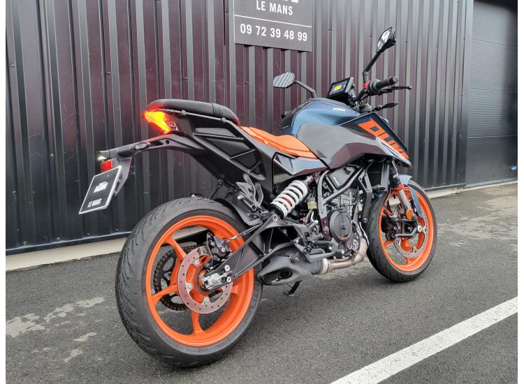 KTM 125 DUKE   SEULEMENT 1800 KILOMETRES