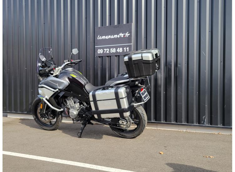 CF MOTO 800 MT sport rabaissé