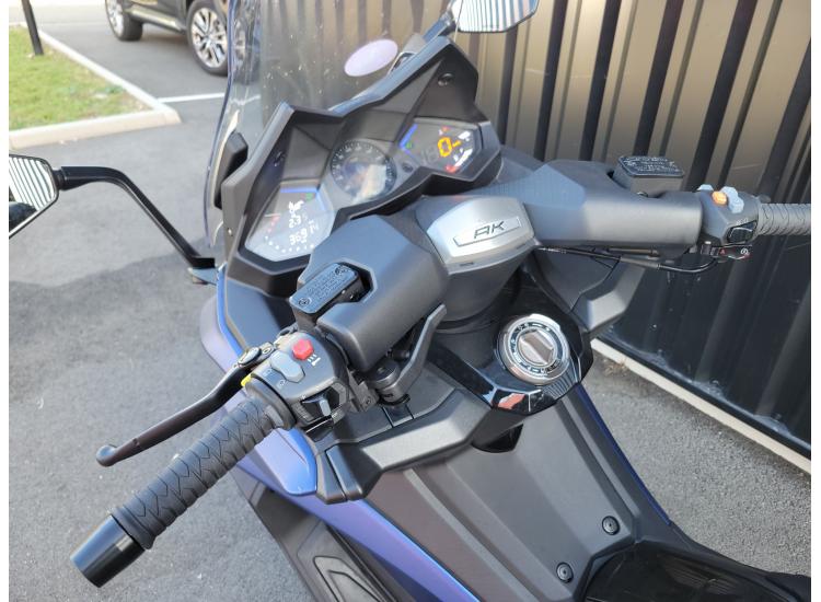 KYMCO AK 550