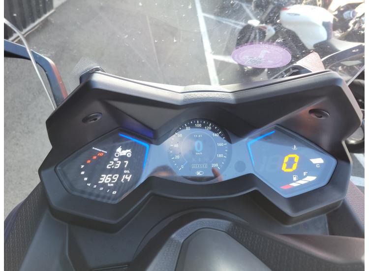KYMCO AK 550