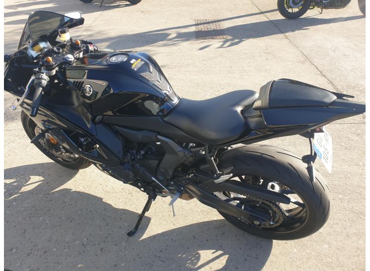 R7 YZF-R7