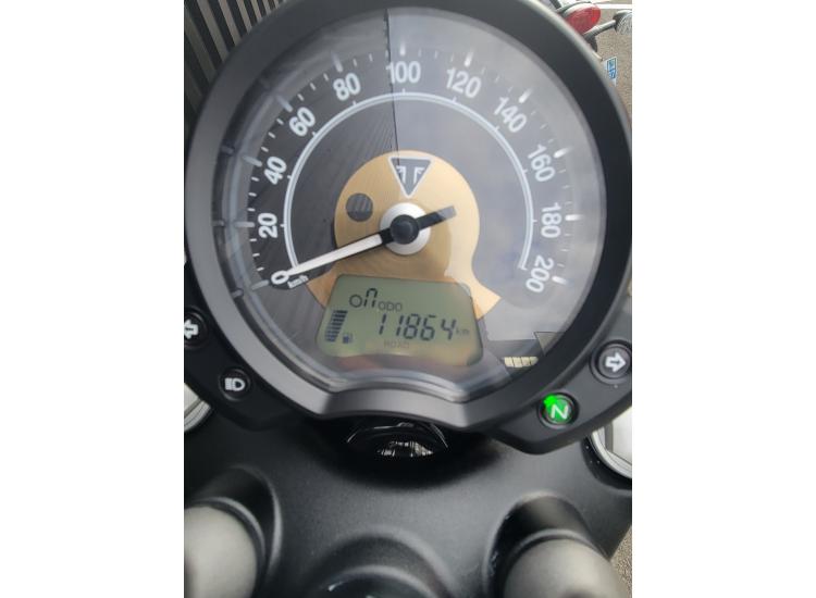 TRIUMPH Bonneville Bobber 1200