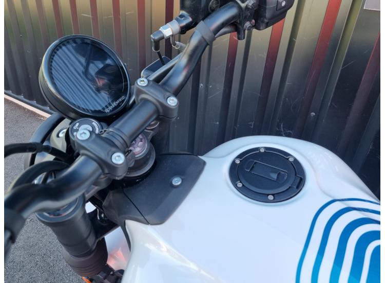ROYAL ENFIELD GUERILLA 450