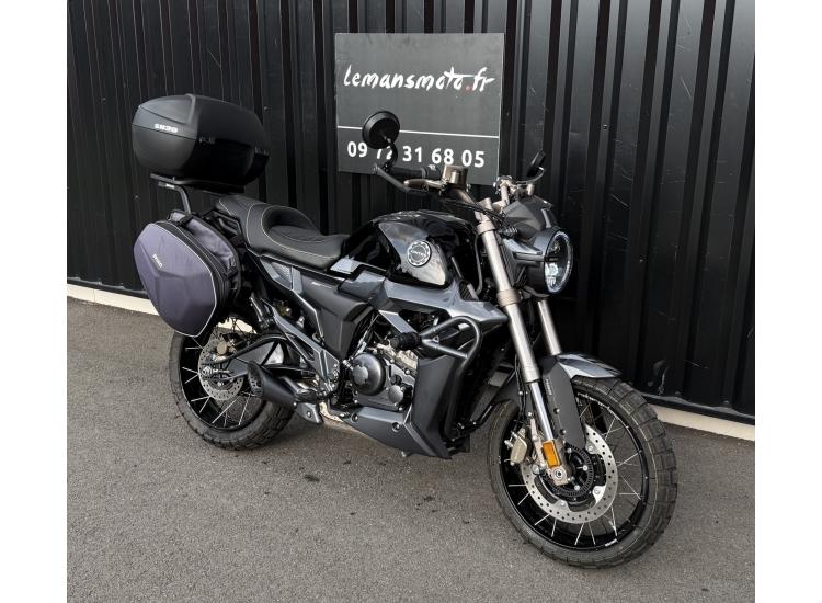ZONTES 125 SCRAMBLER X 1ER MAIN